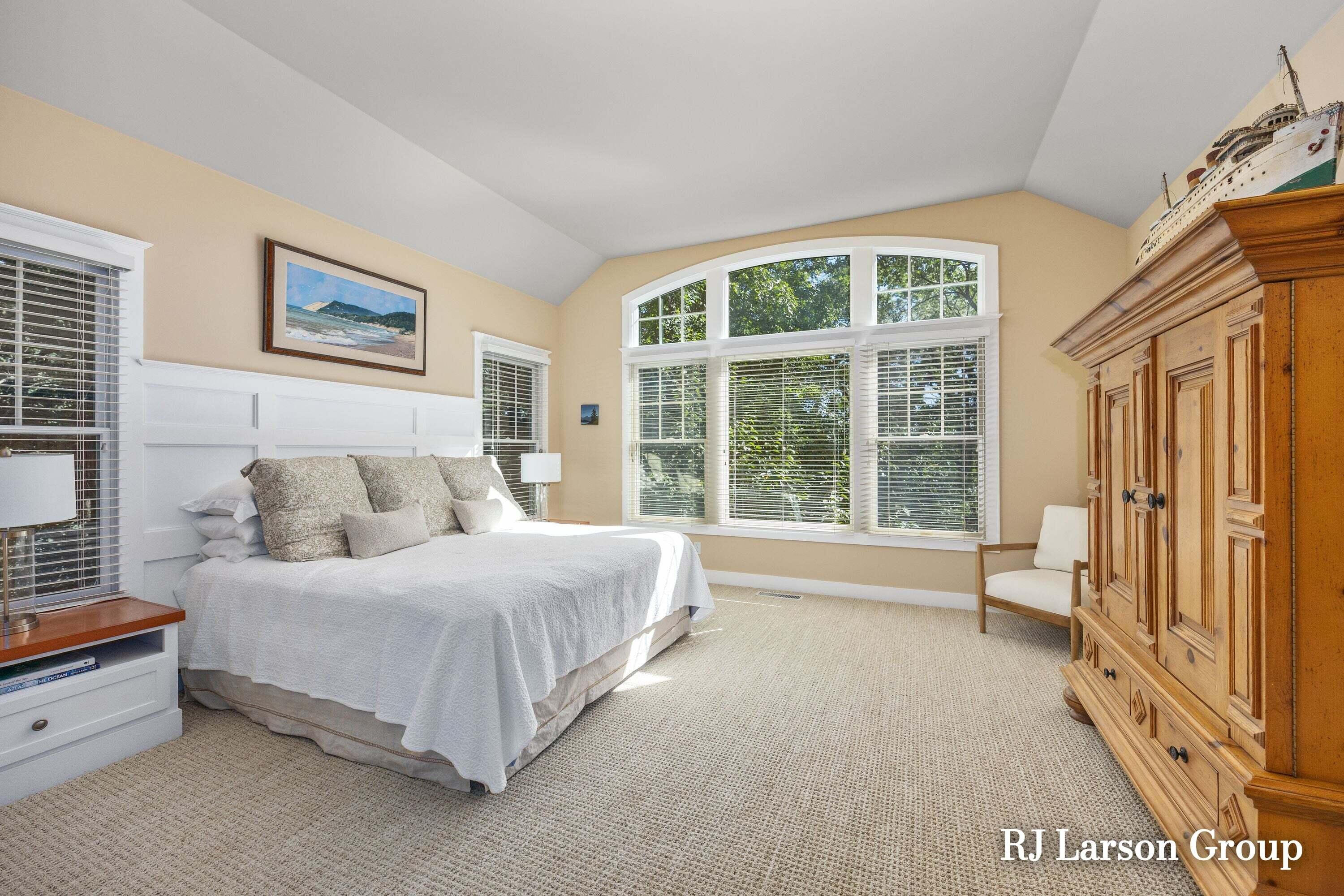 4350 S Oak Pointe Court NE Grand Rapids MI 49525