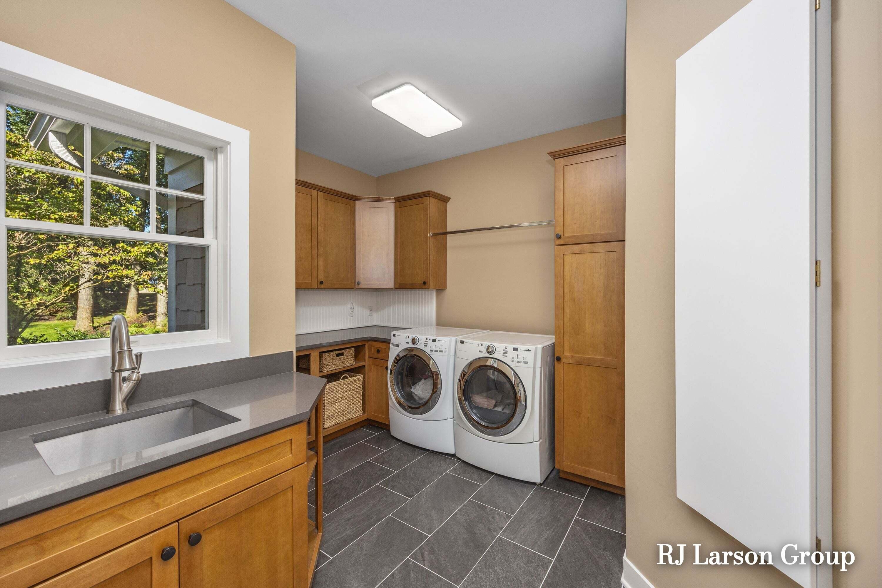 4350 S Oak Pointe Court NE Grand Rapids MI 49525