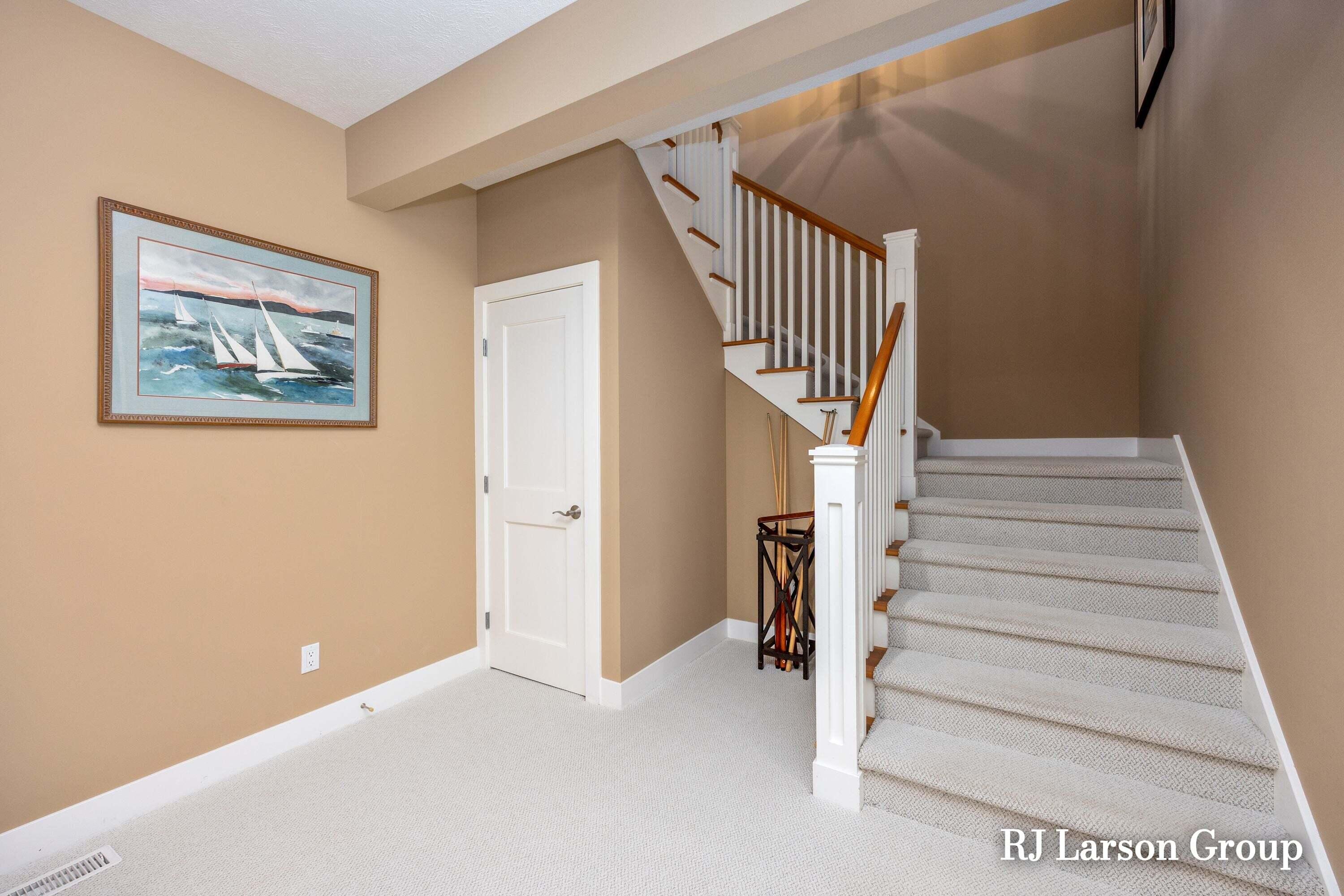 4350 S Oak Pointe Court NE Grand Rapids MI 49525
