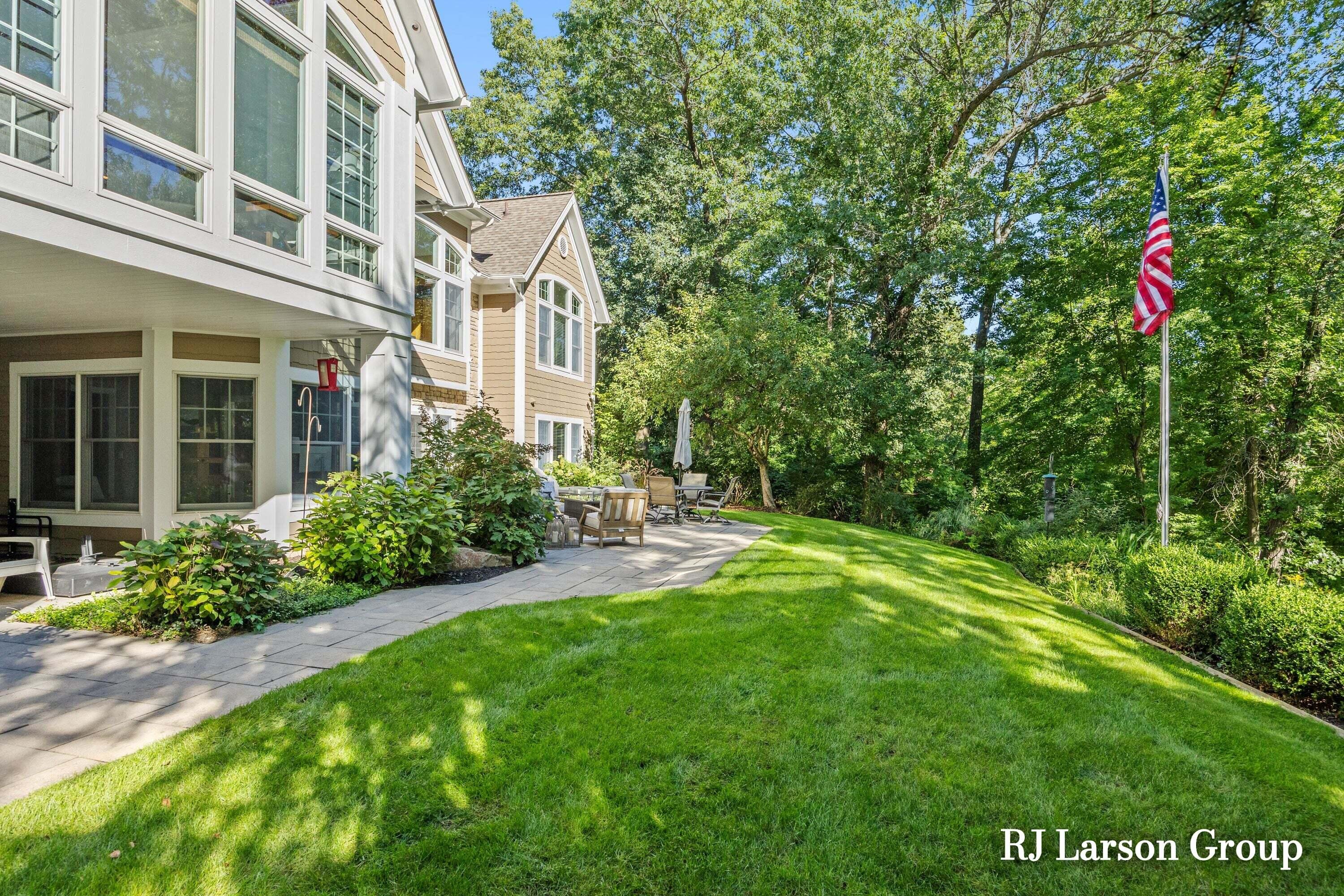 4350 S Oak Pointe Court NE Grand Rapids MI 49525