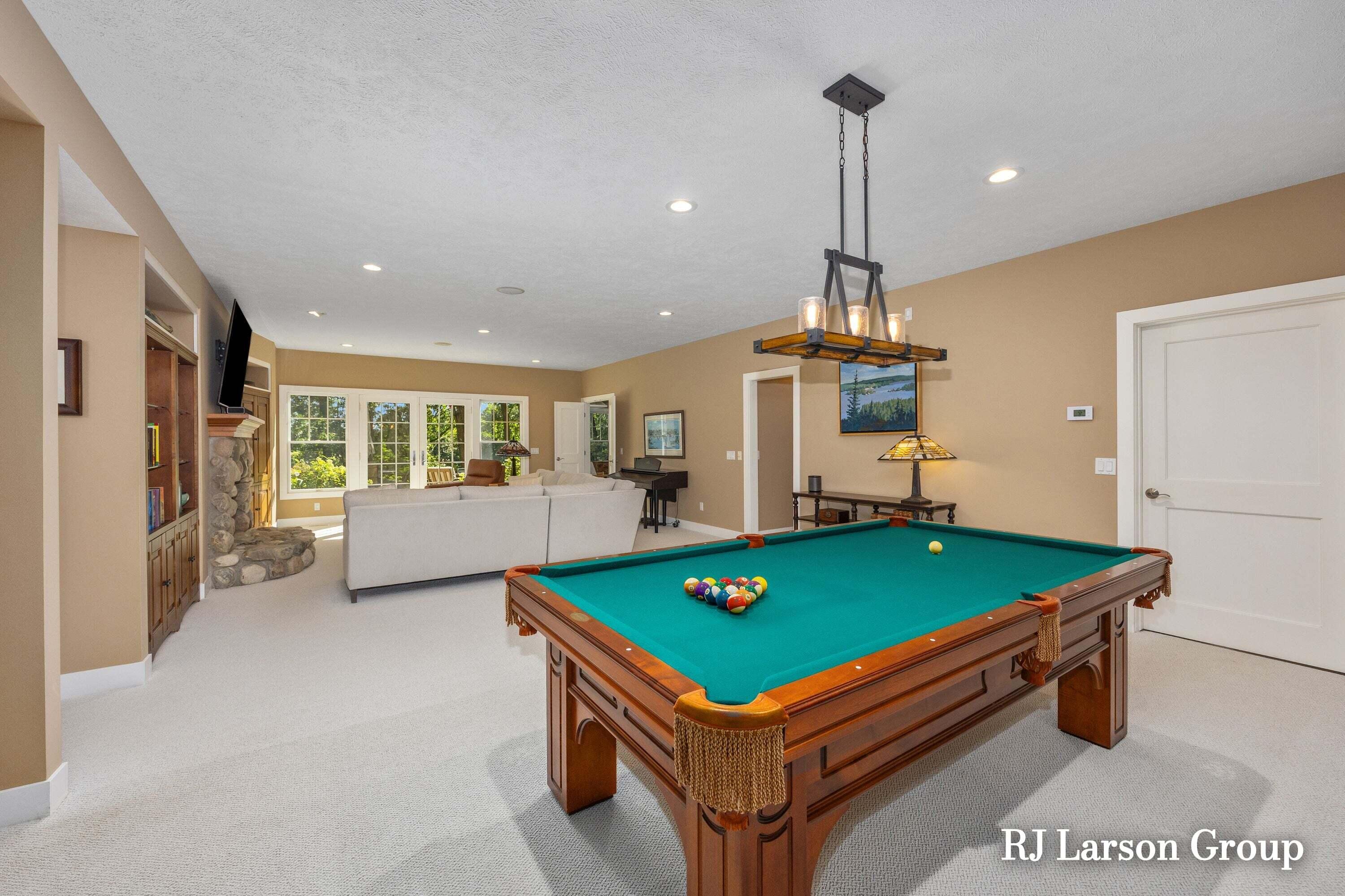 4350 S Oak Pointe Court NE Grand Rapids MI 49525