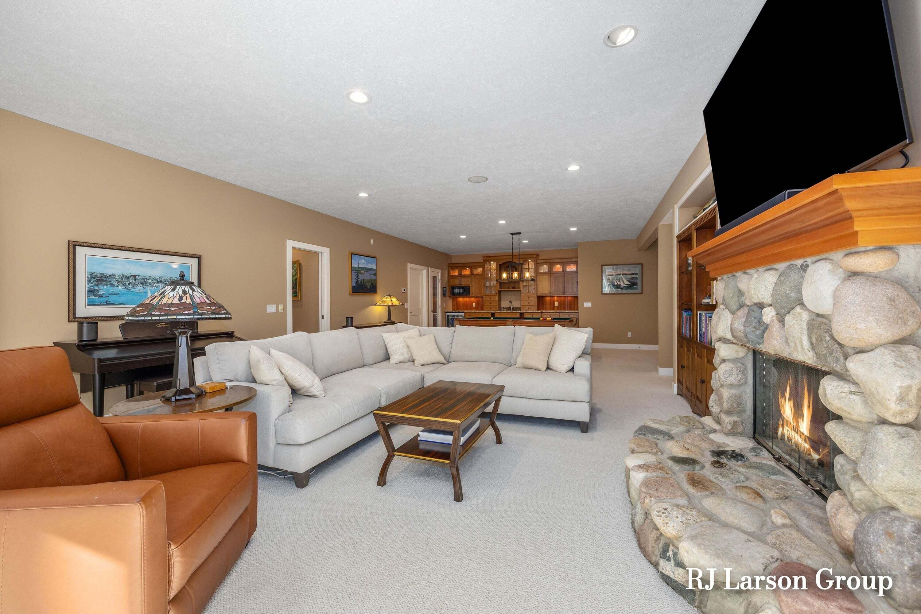 4350 S Oak Pointe Court NE Grand Rapids MI 49525