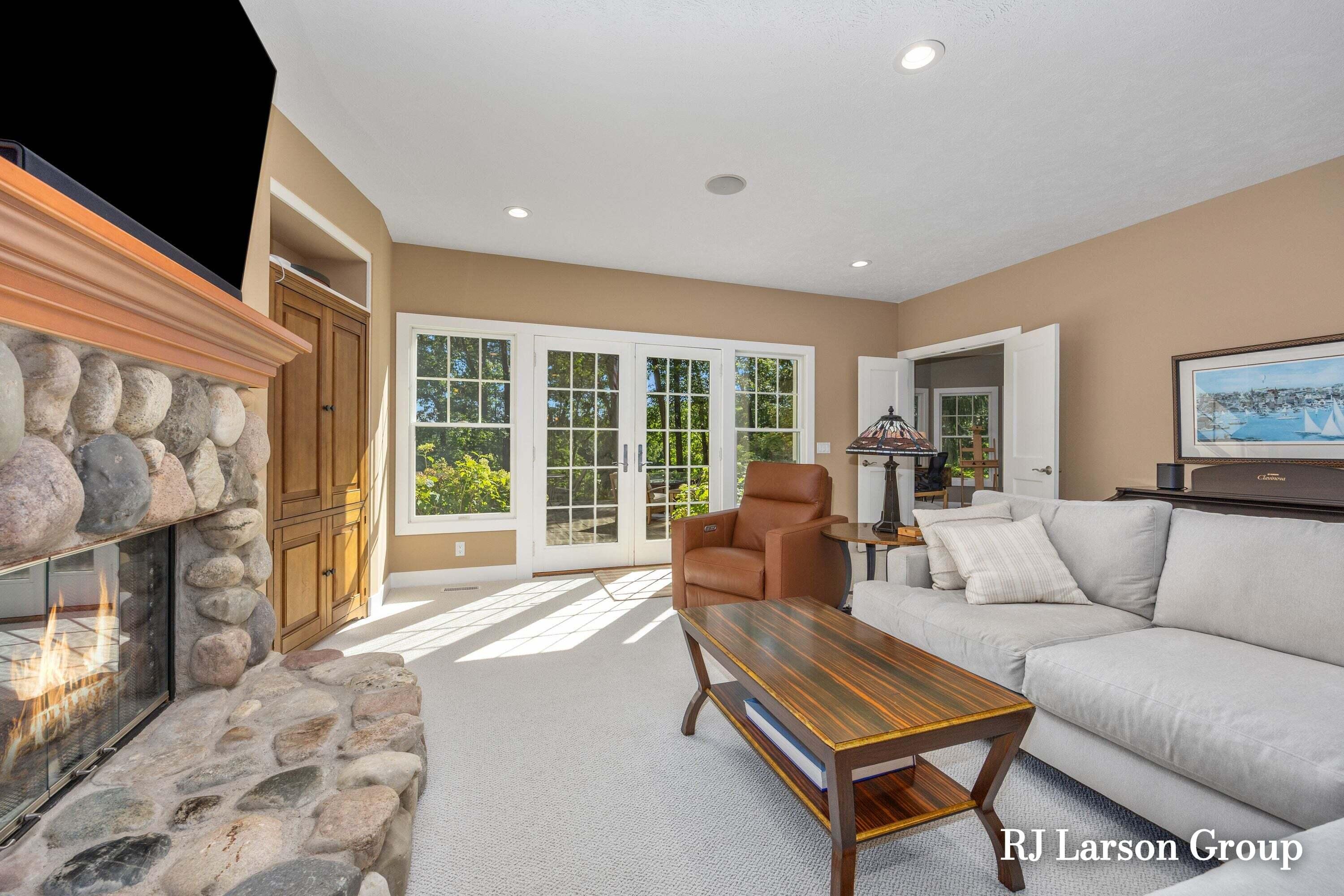 4350 S Oak Pointe Court NE Grand Rapids MI 49525
