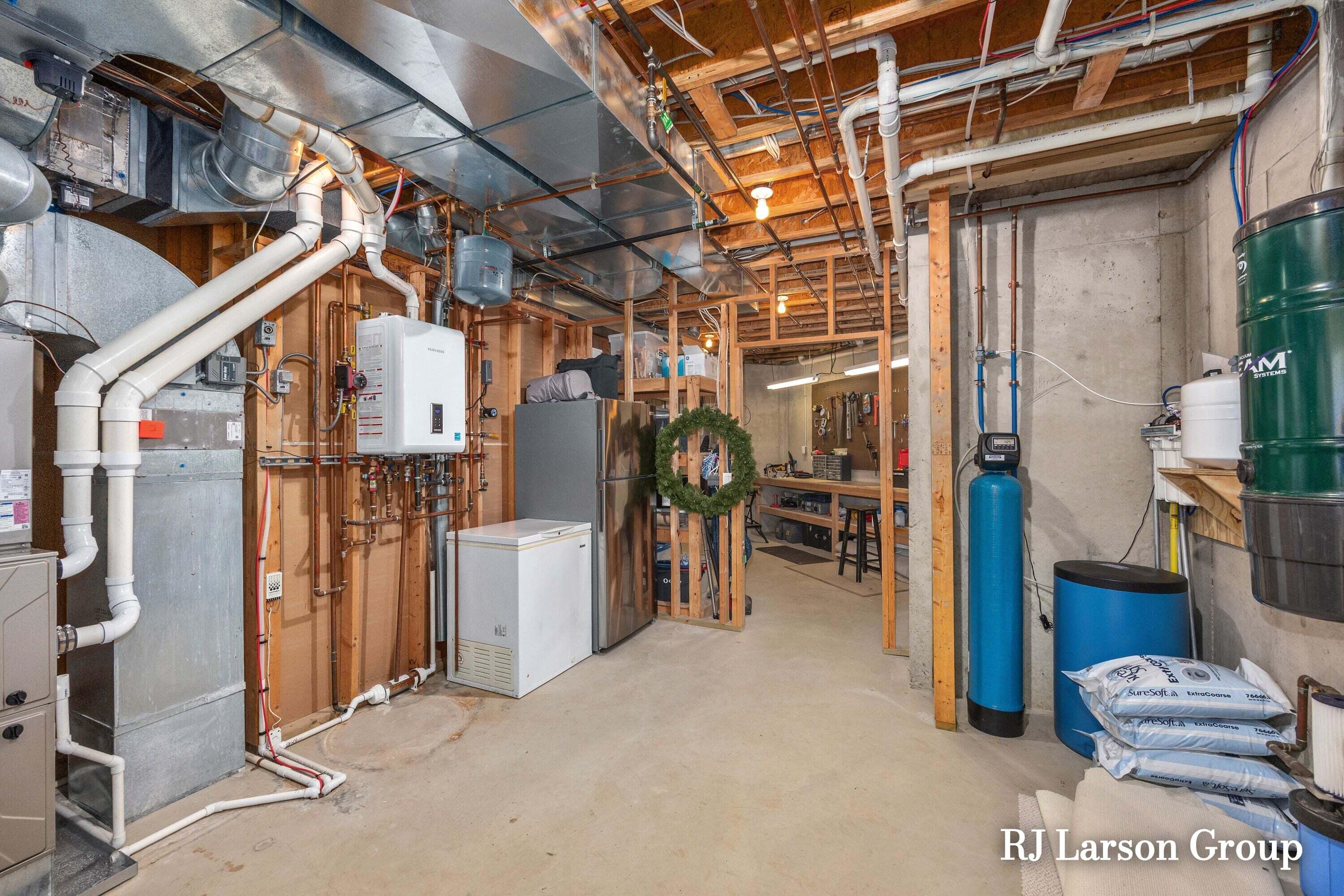 4350 S Oak Pointe Court NE Grand Rapids MI 49525