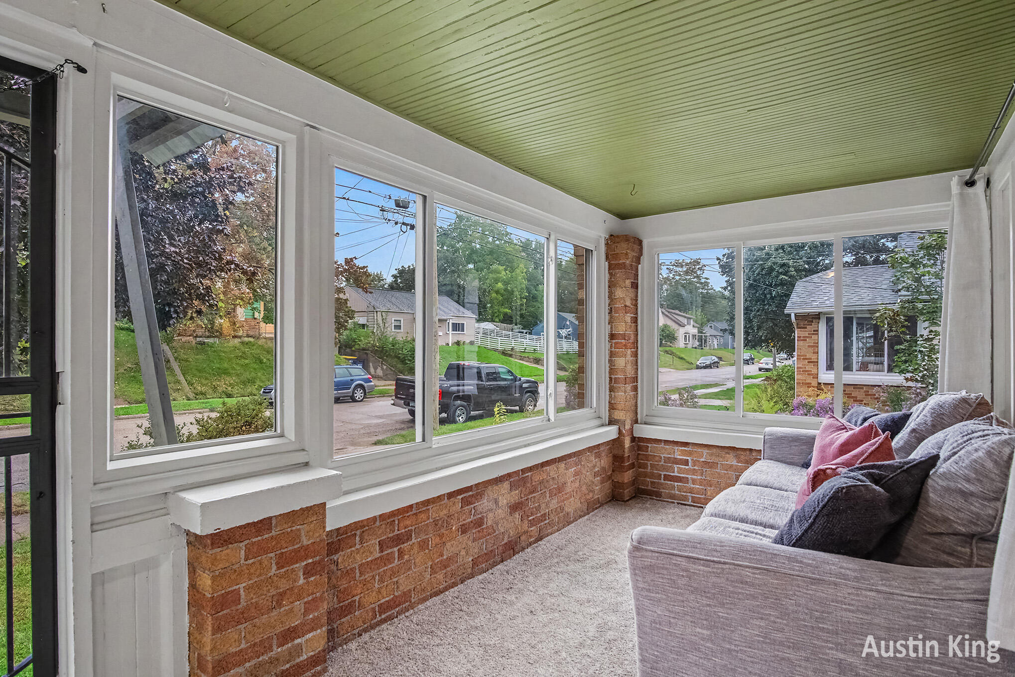 1026 Hollywood Street NE Grand Rapids MI 49505