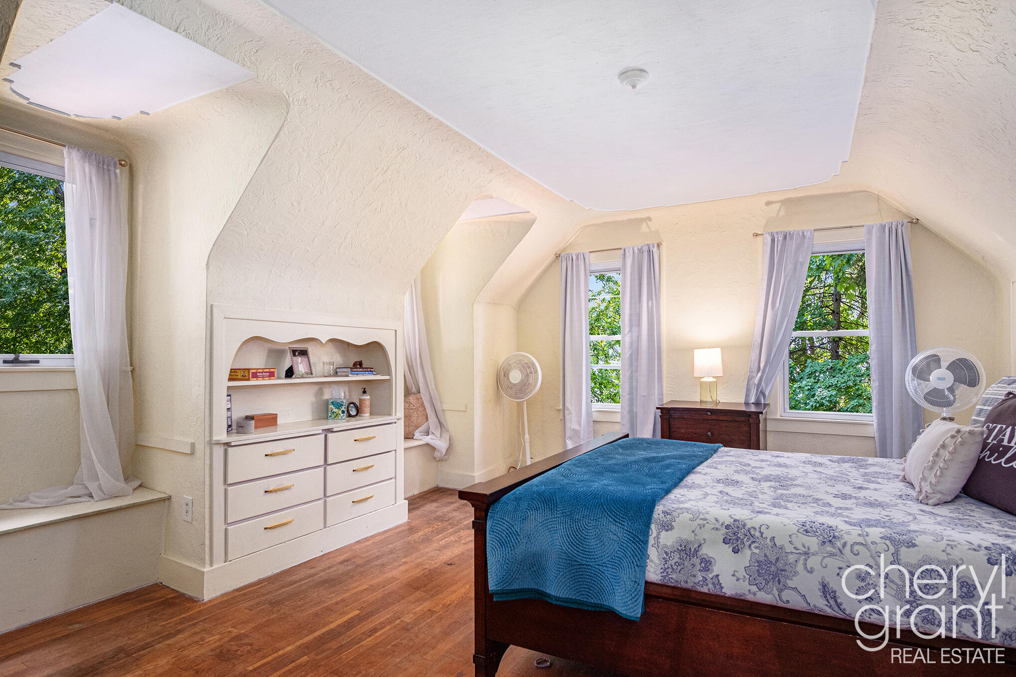 100 Colrain Street SW Grand Rapids MI 49548