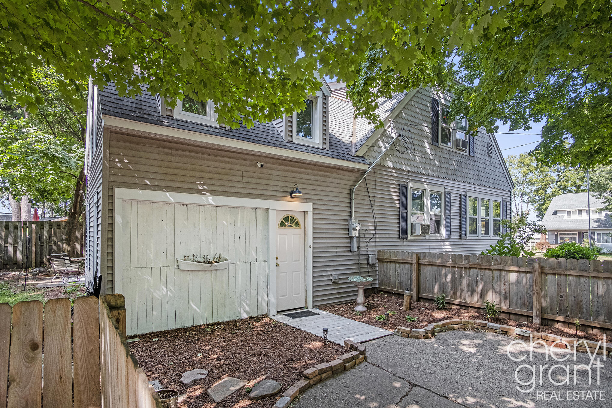 100 Colrain Street SW Grand Rapids MI 49548