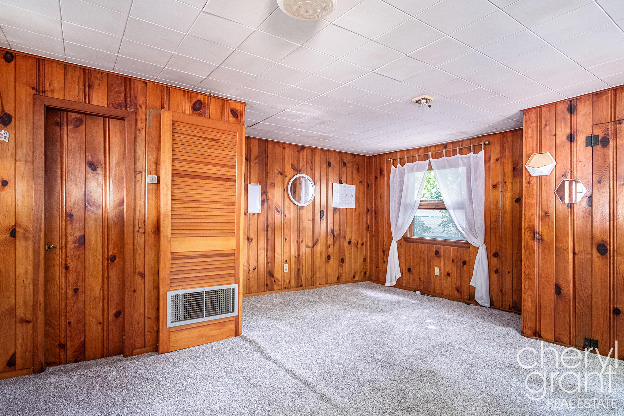 100 Colrain Street SW Grand Rapids MI 49548