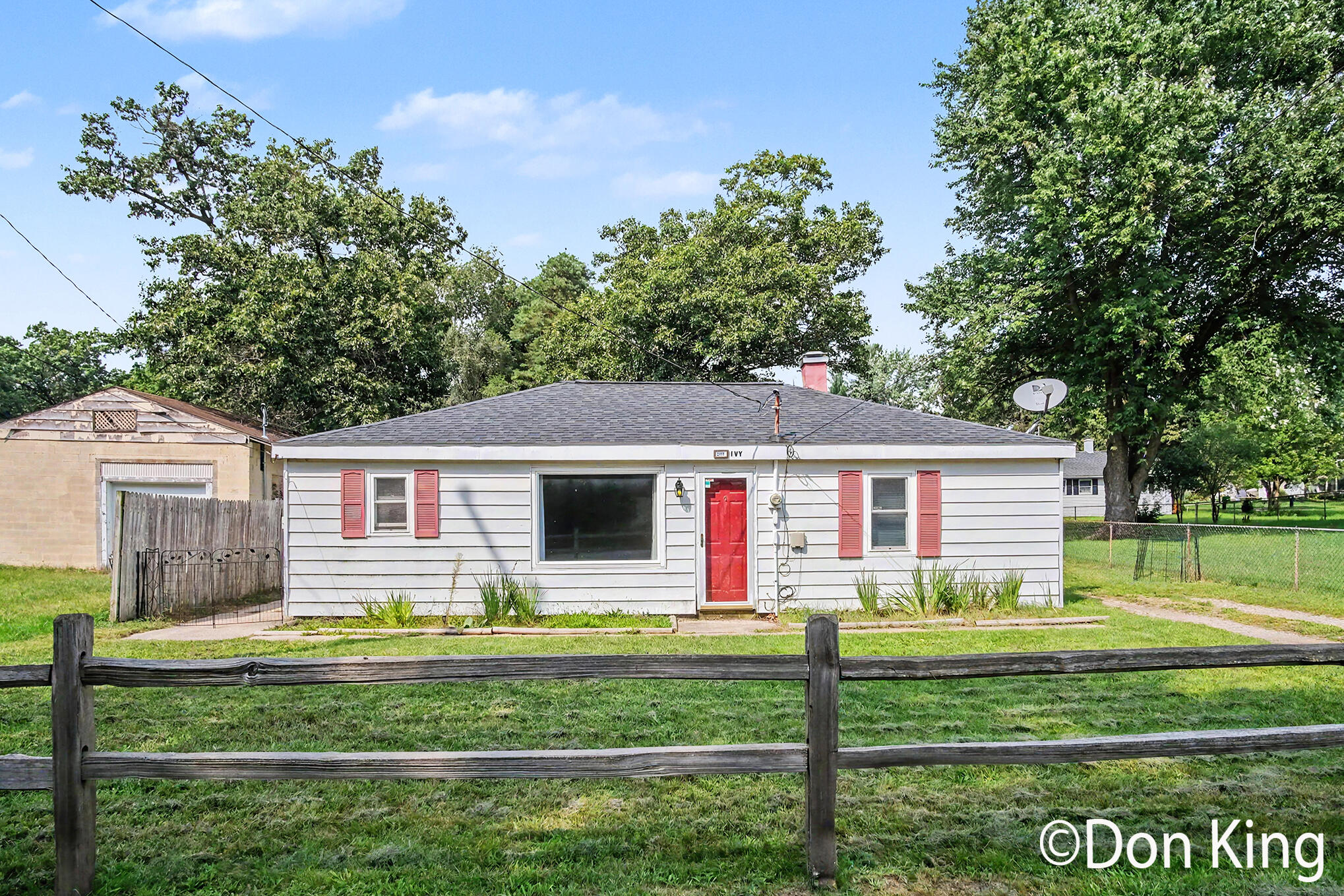 3717 Ivy Drive NE Grand Rapids MI 49525