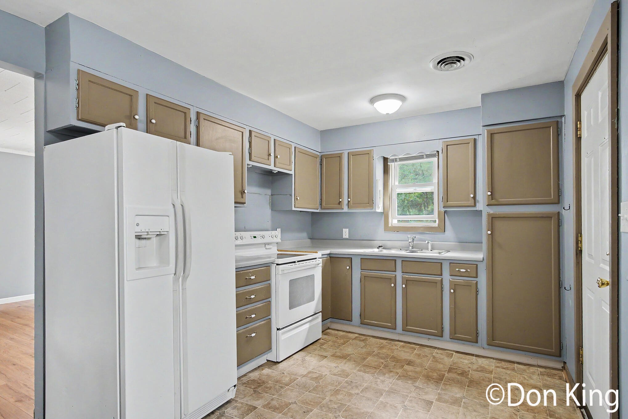 3717 Ivy Drive NE Grand Rapids MI 49525