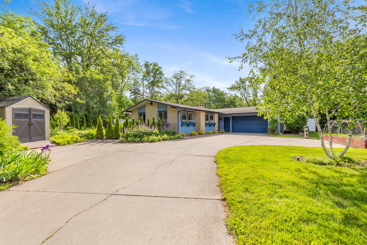38 E Beltline Avenue SE Grand Rapids MI 49506