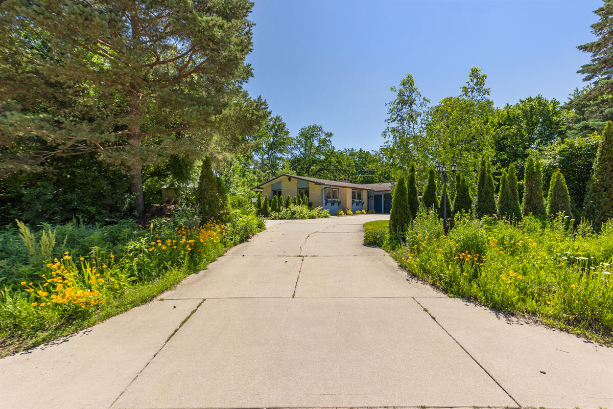 38 E Beltline Avenue SE Grand Rapids MI 49506