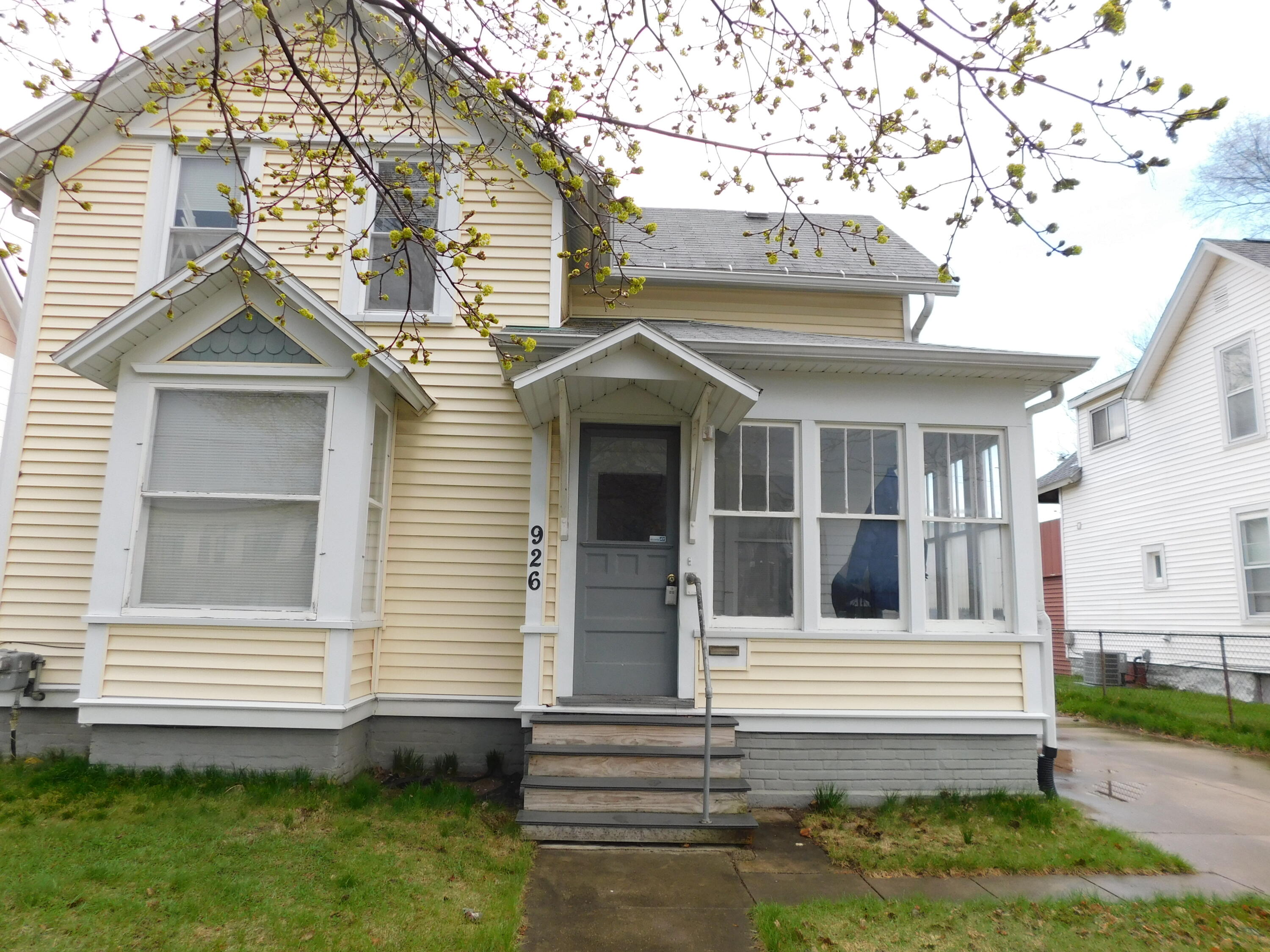 926 Cottage Avenue Kalamazoo MI 49001