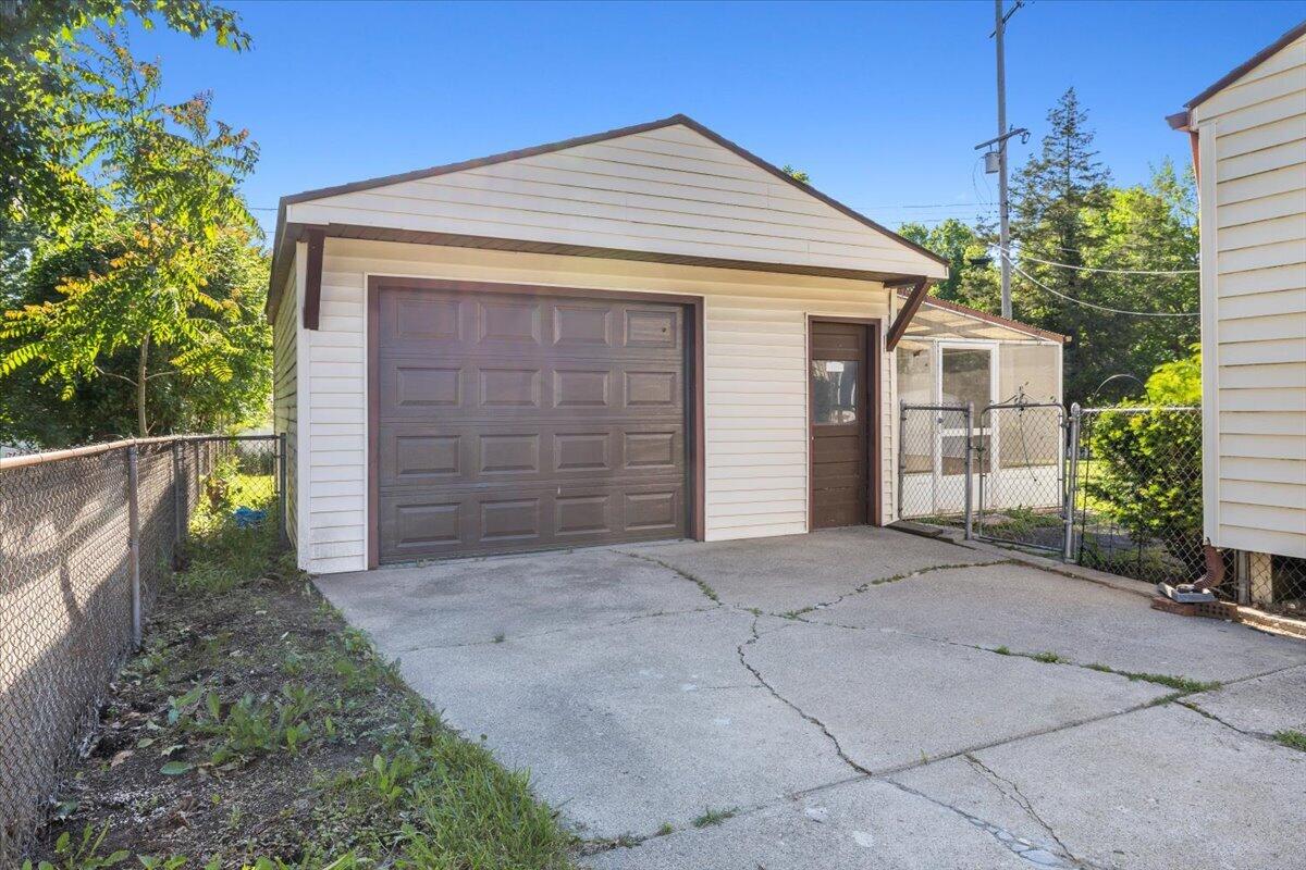 725 Woodbine Drive Fenton MI 48430