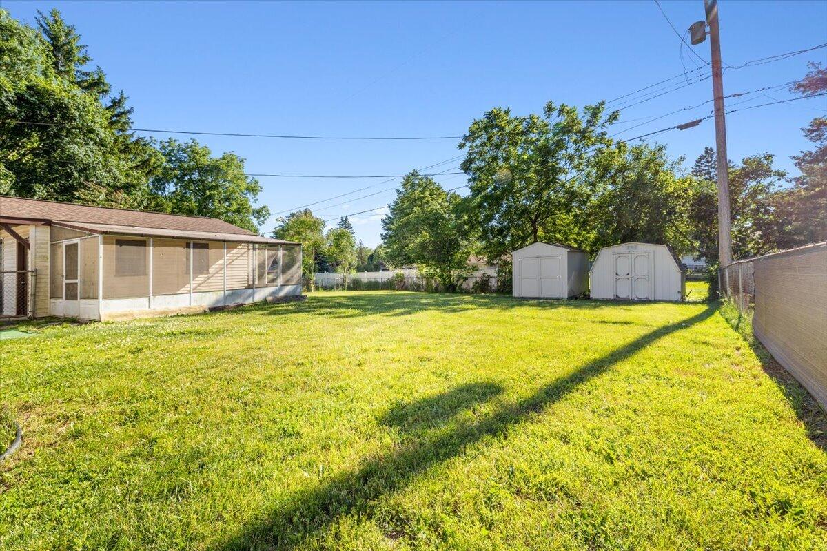 725 Woodbine Drive Fenton MI 48430