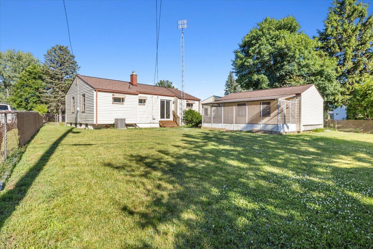 725 Woodbine Drive Fenton MI 48430