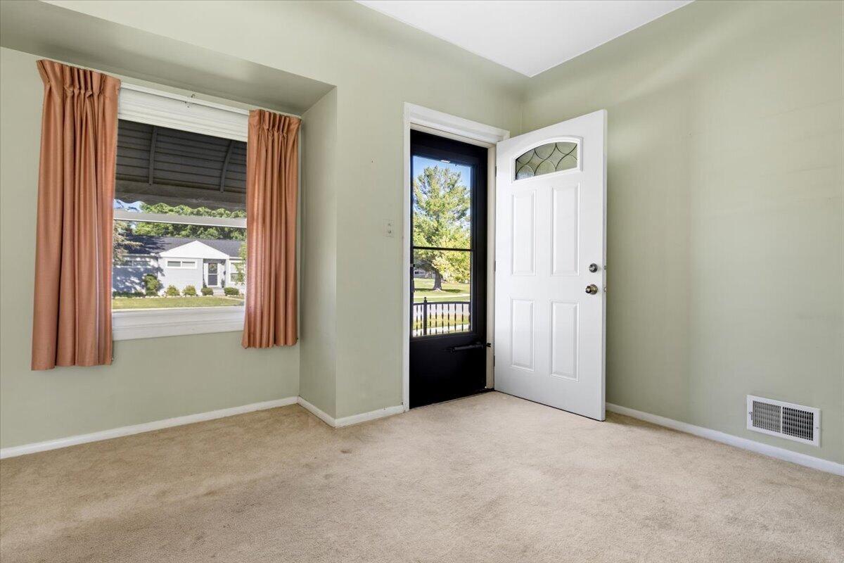 725 Woodbine Drive Fenton MI 48430