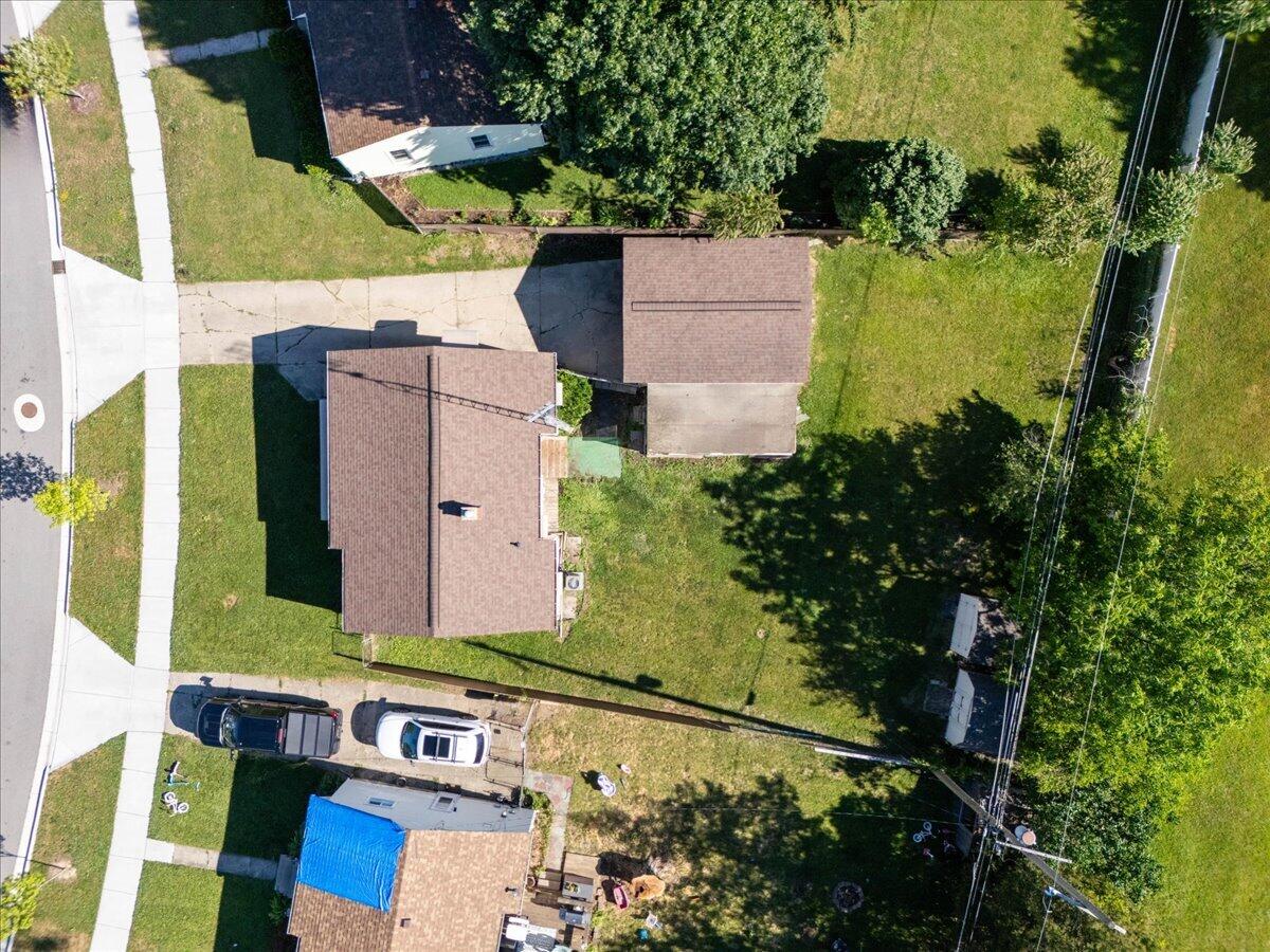 725 Woodbine Drive Fenton MI 48430