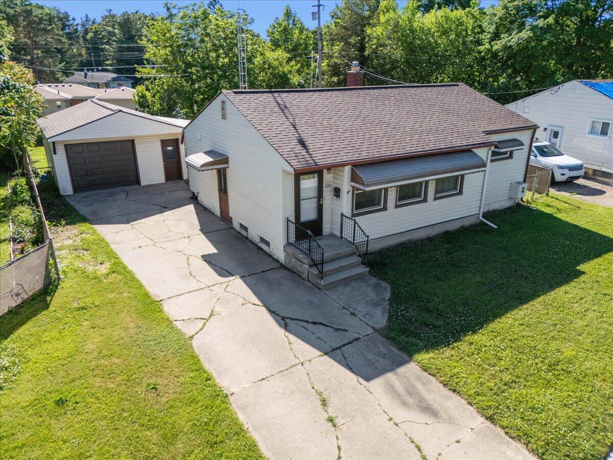 725 Woodbine Drive Fenton MI 48430