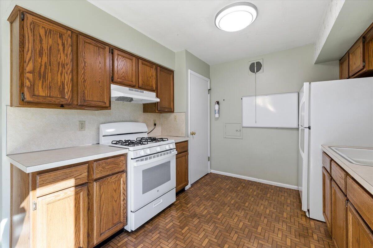 725 Woodbine Drive Fenton MI 48430