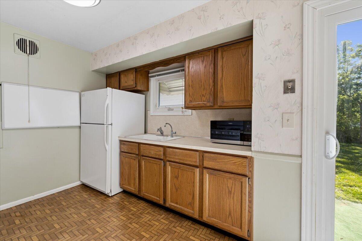 725 Woodbine Drive Fenton MI 48430