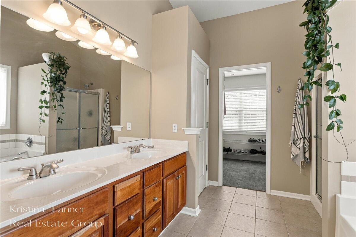 1172 Dogwood Meadows Drive SE Ada MI 49301