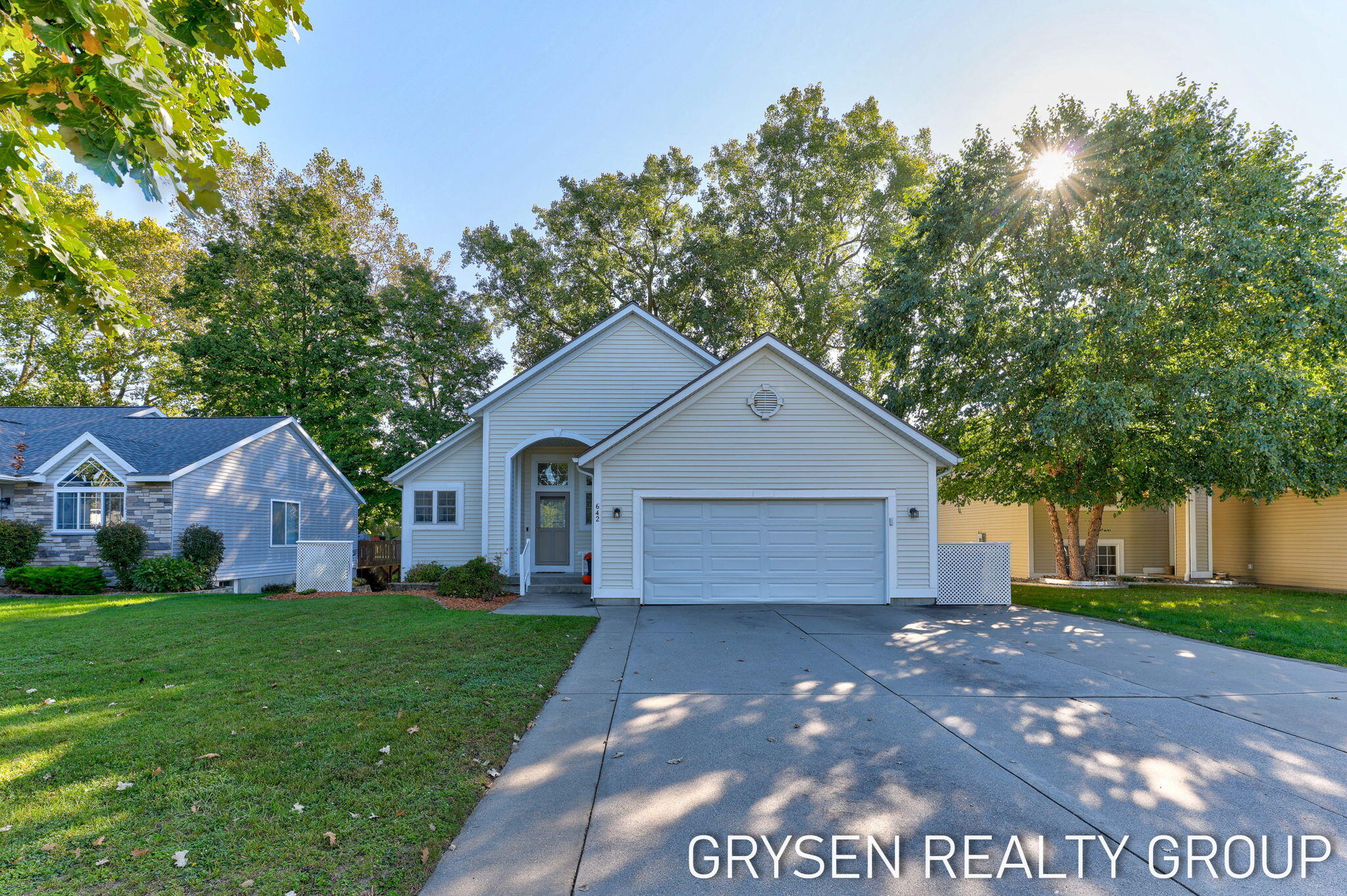 642 Clover Ridge Avenue NW Grand Rapids MI 49504
