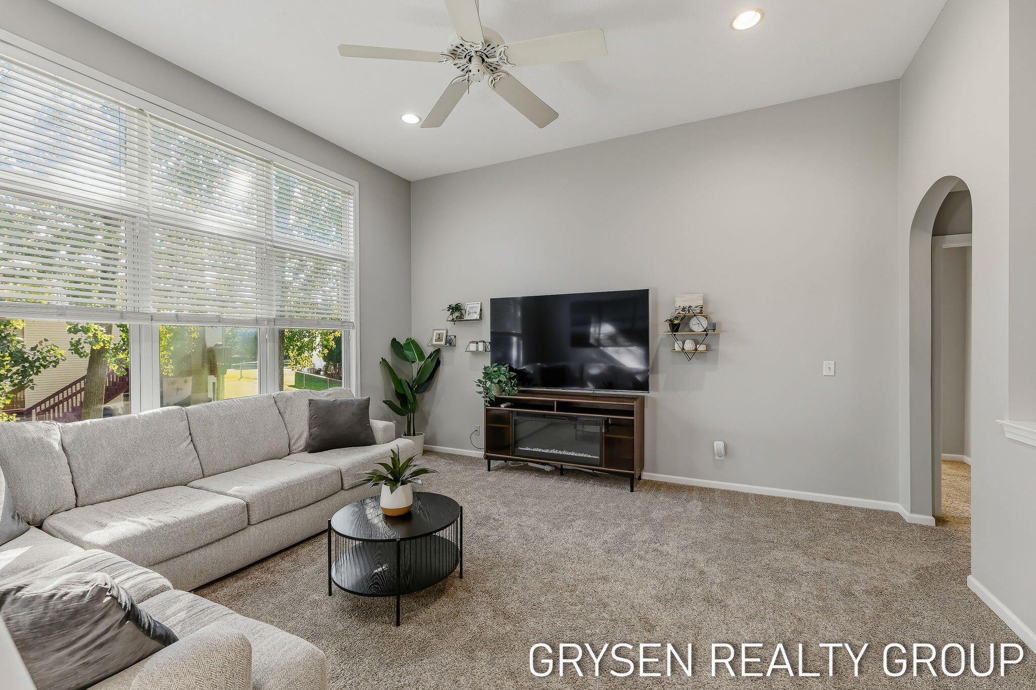 642 Clover Ridge Avenue NW Grand Rapids MI 49504