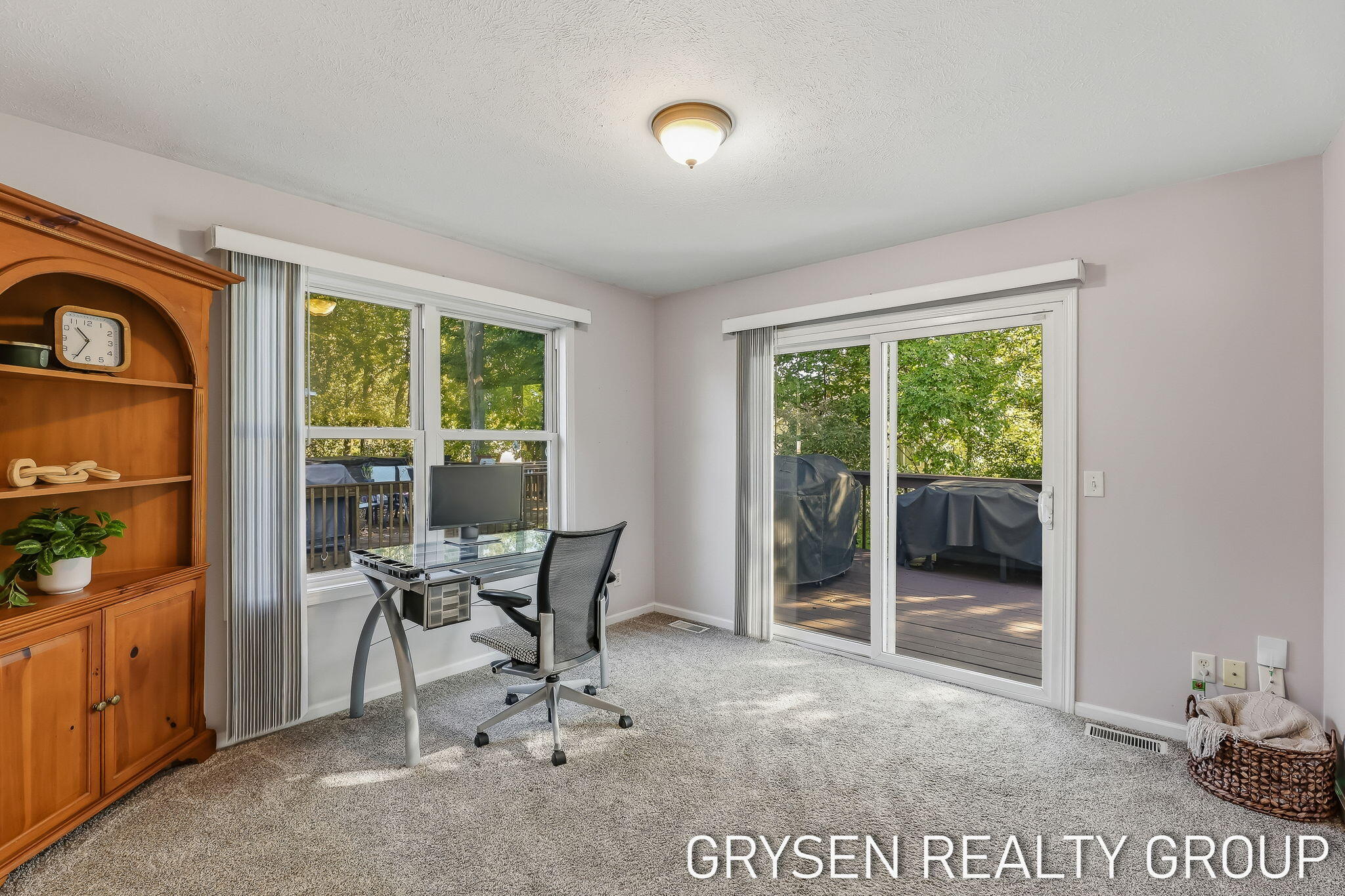 642 Clover Ridge Avenue NW Grand Rapids MI 49504
