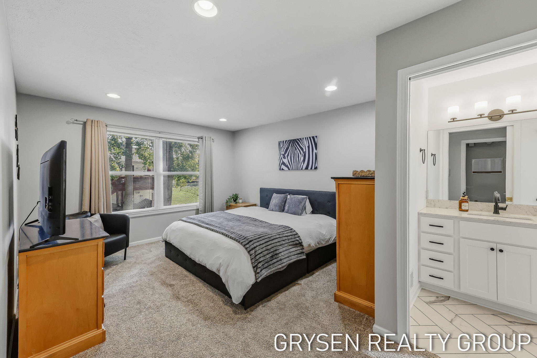 642 Clover Ridge Avenue NW Grand Rapids MI 49504