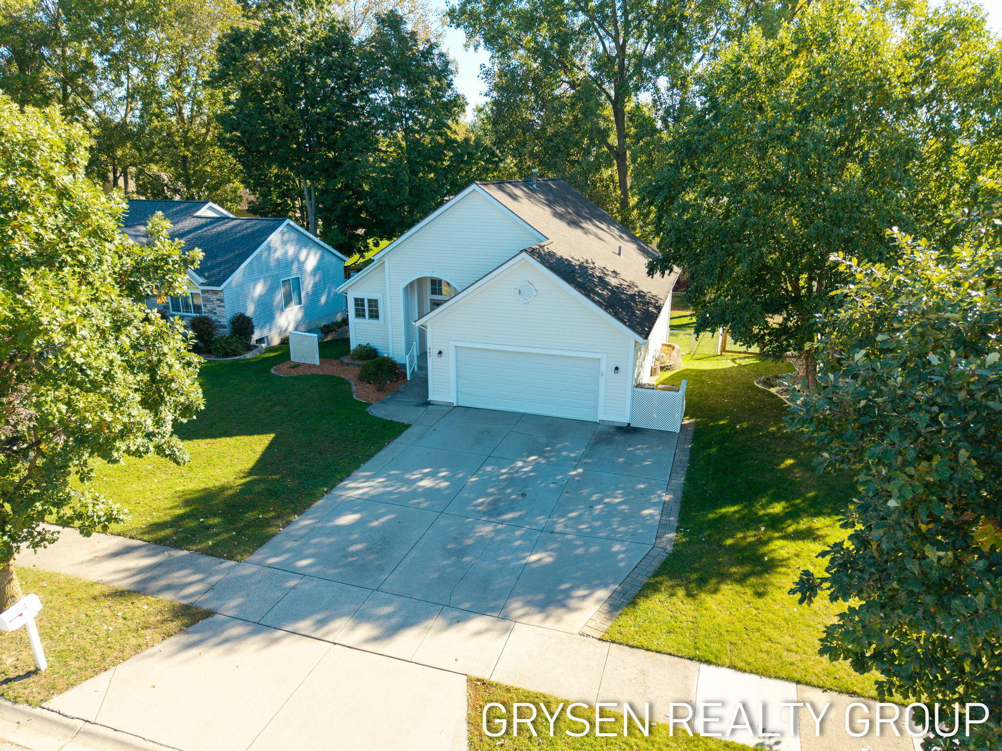 642 Clover Ridge Avenue NW Grand Rapids MI 49504