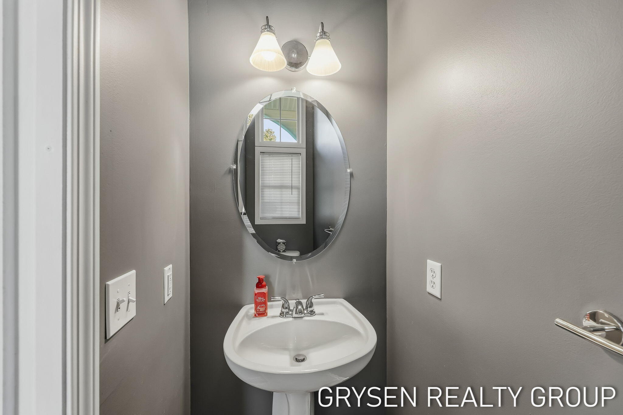 642 Clover Ridge Avenue NW Grand Rapids MI 49504