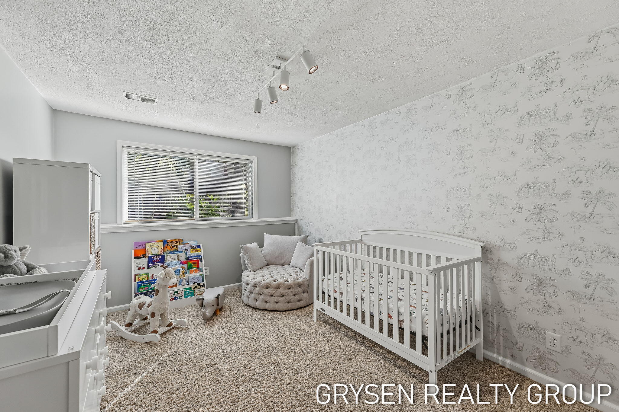 642 Clover Ridge Avenue NW Grand Rapids MI 49504