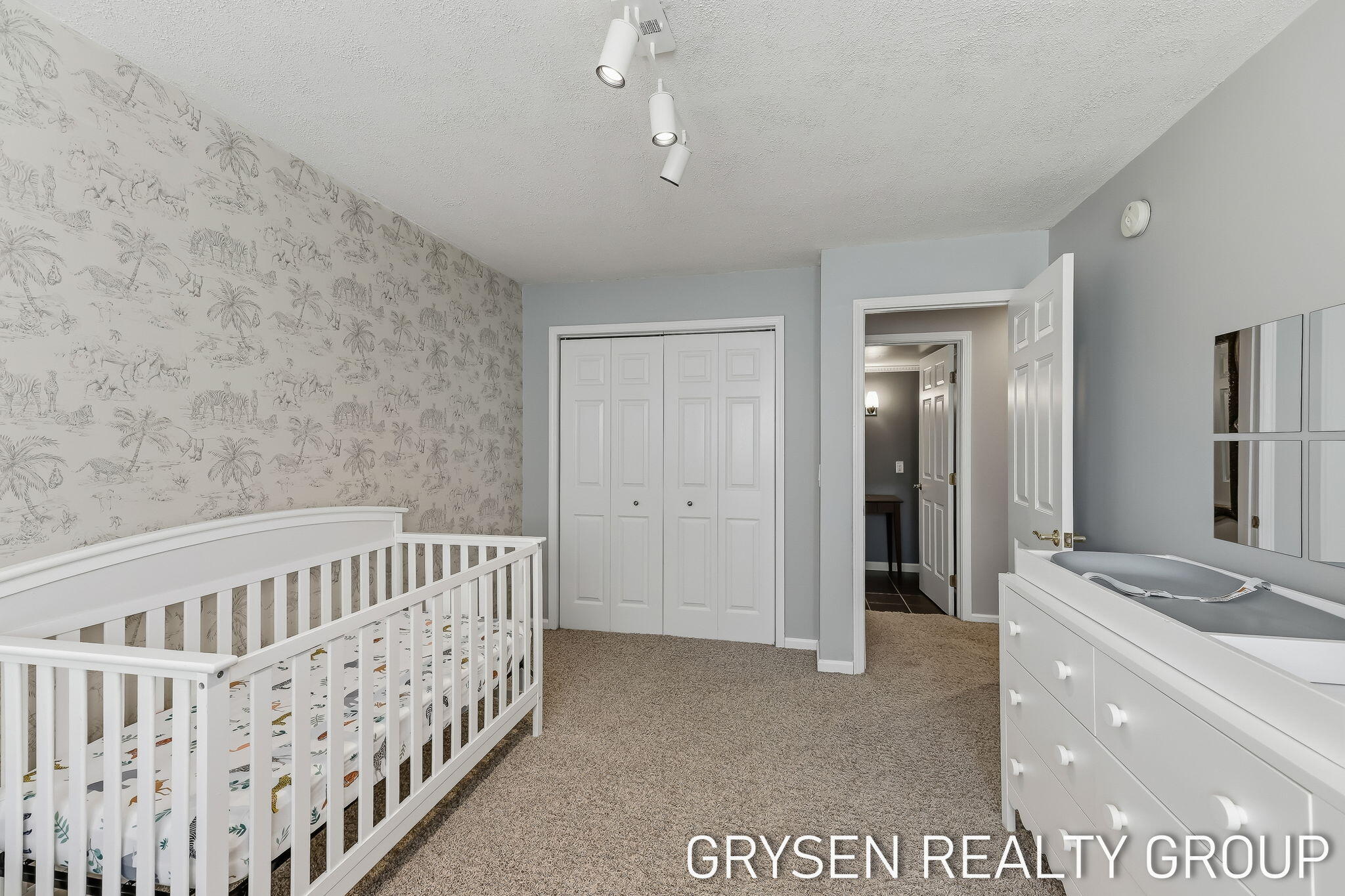 642 Clover Ridge Avenue NW Grand Rapids MI 49504