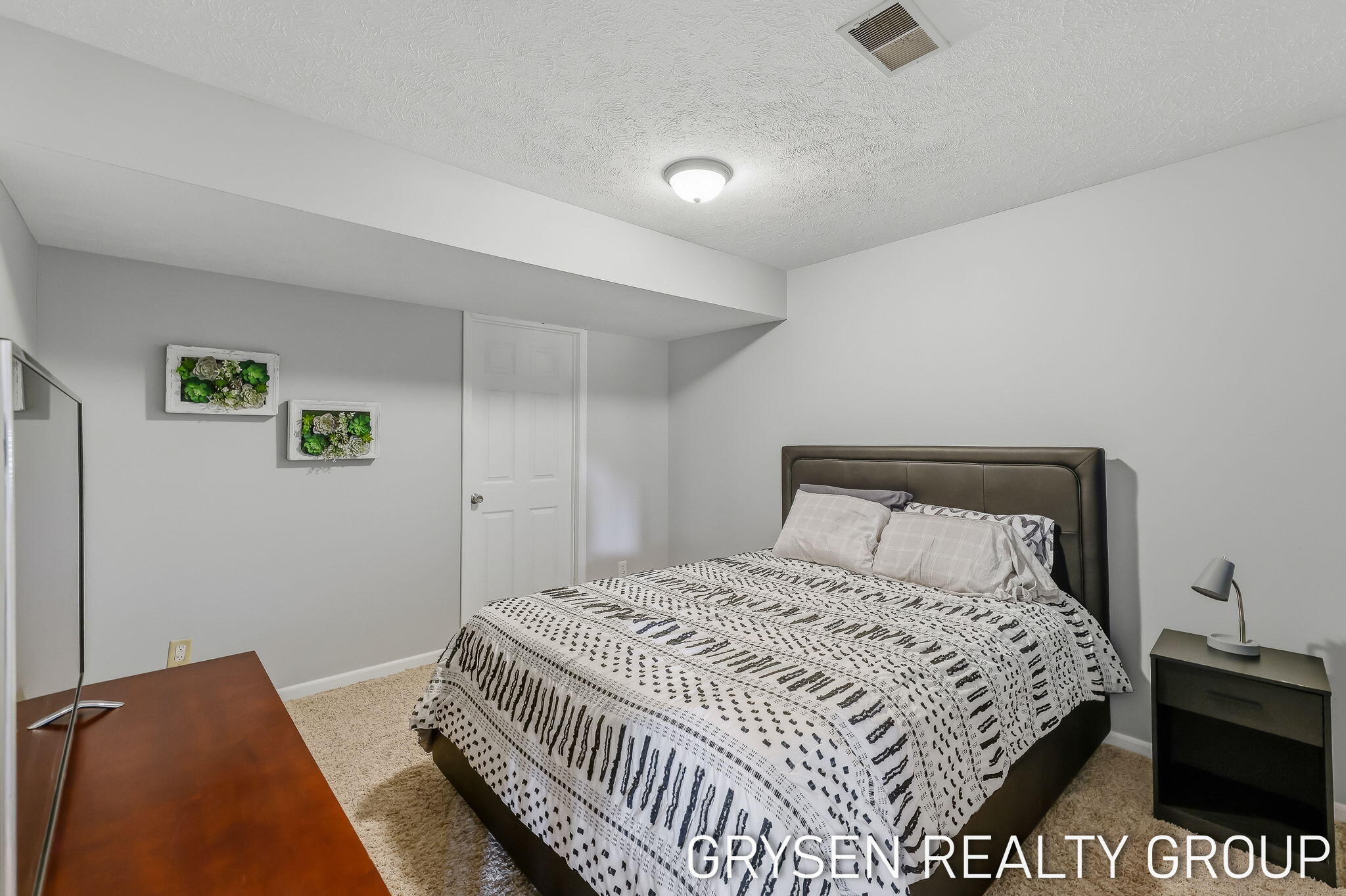 642 Clover Ridge Avenue NW Grand Rapids MI 49504