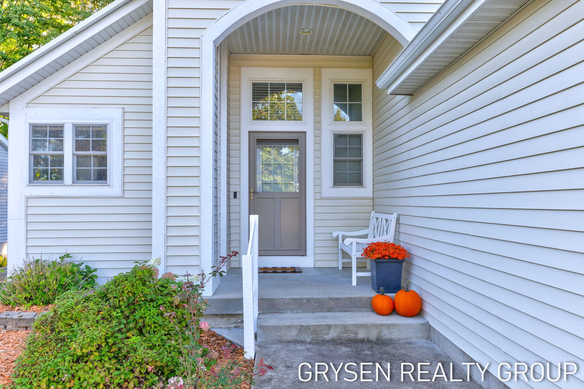 642 Clover Ridge Avenue NW Grand Rapids MI 49504