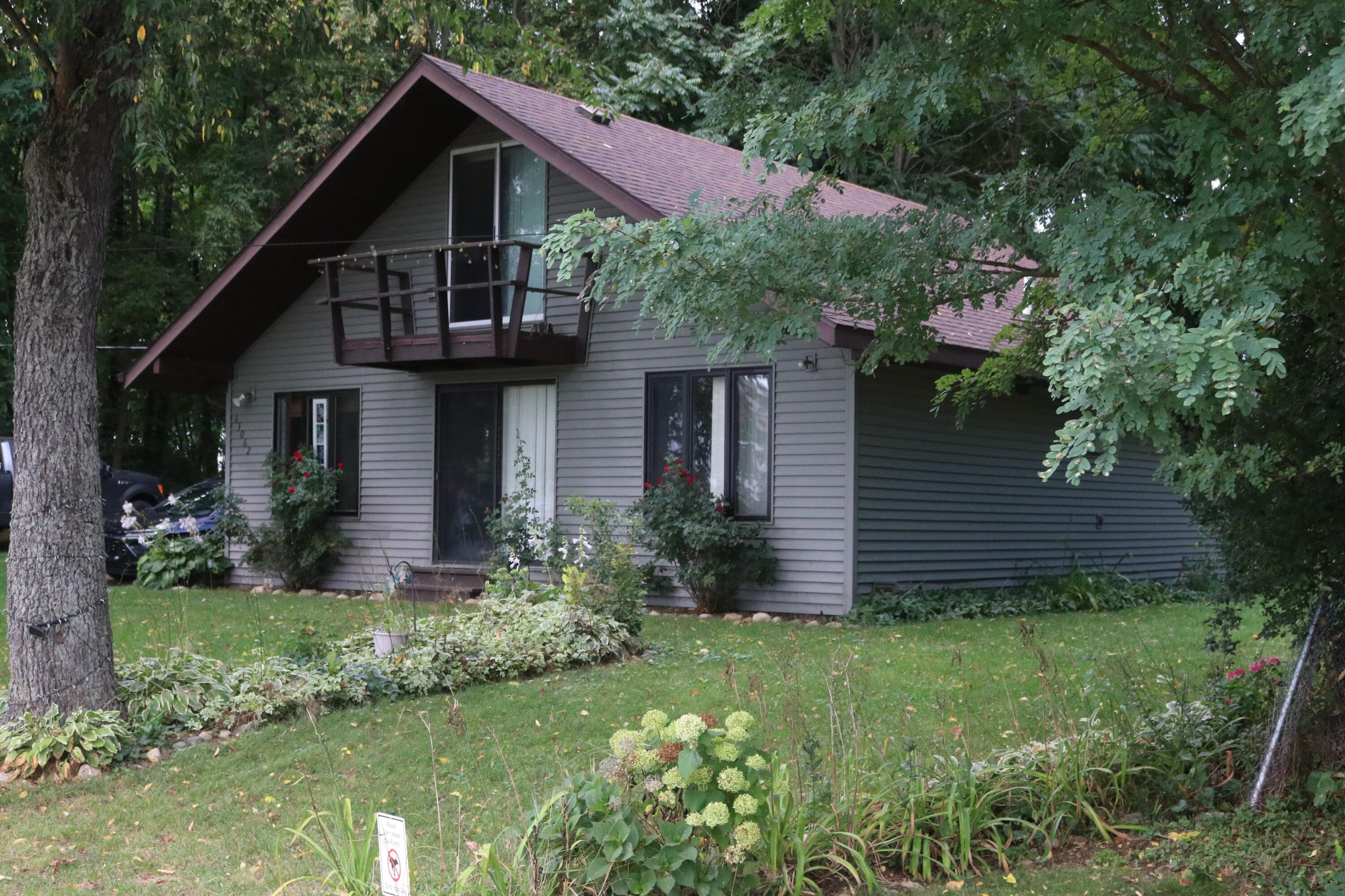 63062 Lakeshore Drive Dowagiac MI 49047