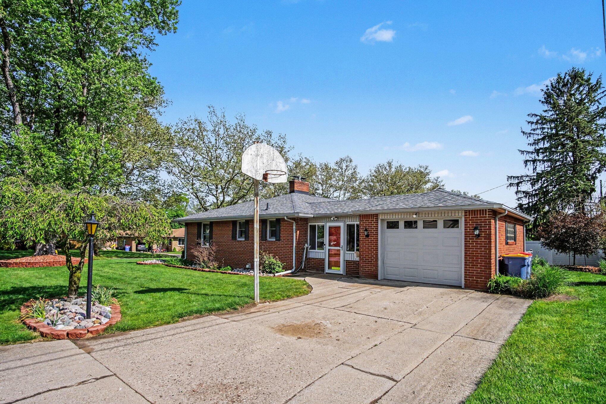 751 Larkspur Avenue NW Grand Rapids MI 49504