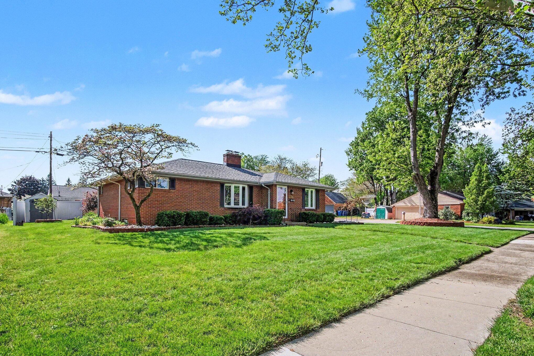 751 Larkspur Avenue NW Grand Rapids MI 49504