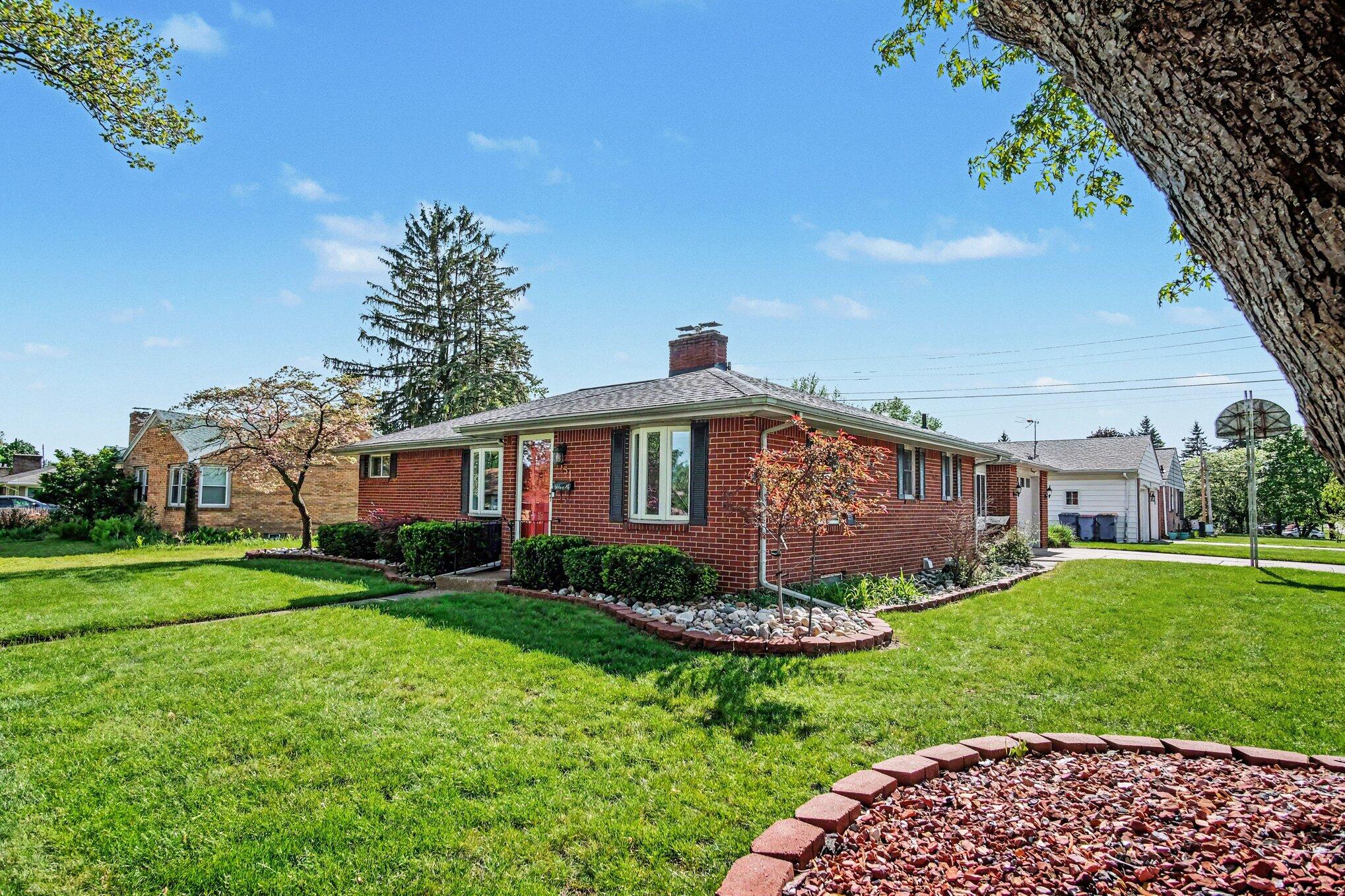 751 Larkspur Avenue NW Grand Rapids MI 49504