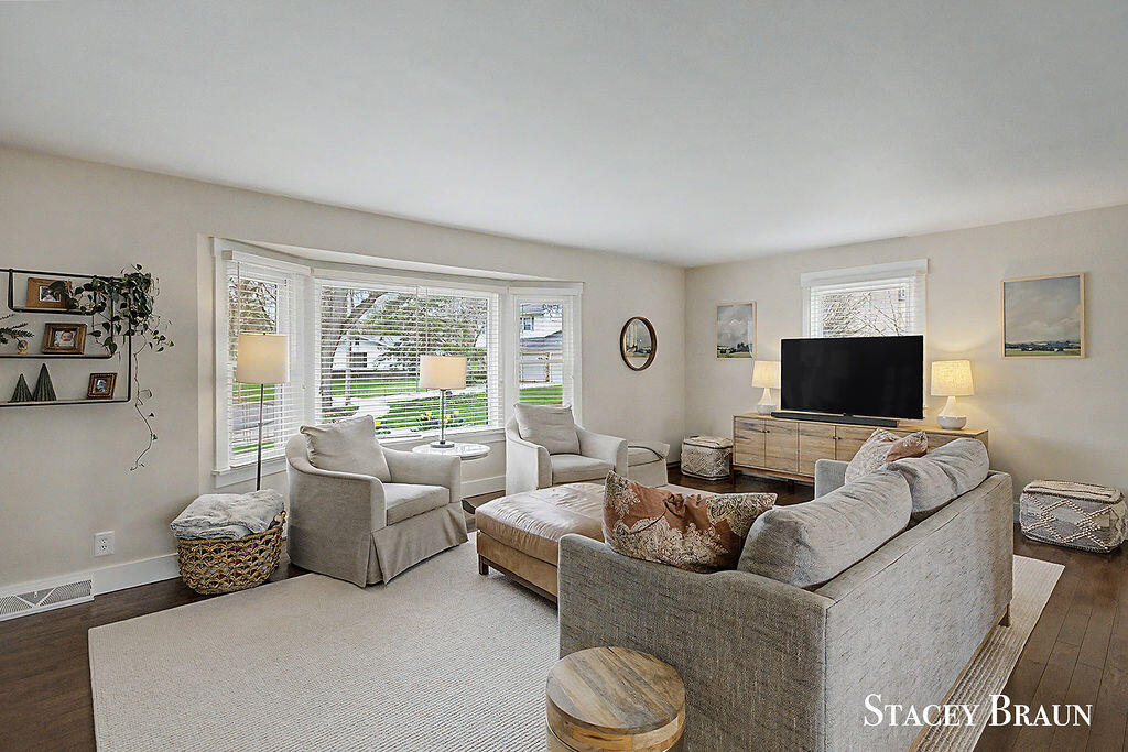 3045 Meadow Way Street SE Grand Rapids MI 49546