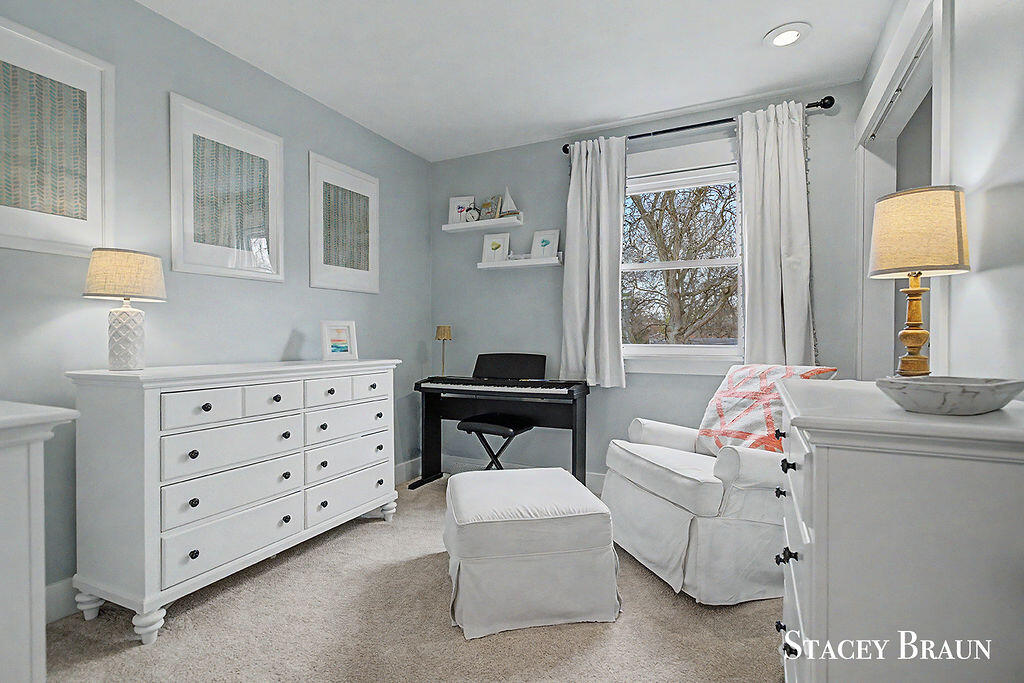 3045 Meadow Way Street SE Grand Rapids MI 49546