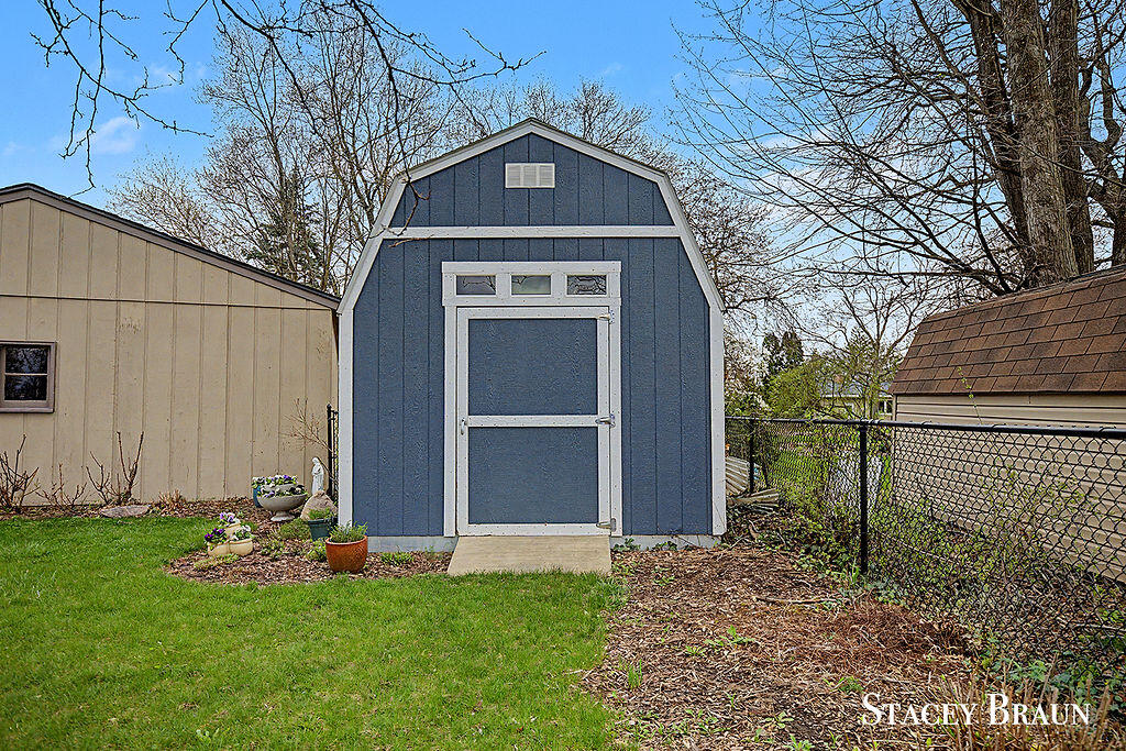 3045 Meadow Way Street SE Grand Rapids MI 49546
