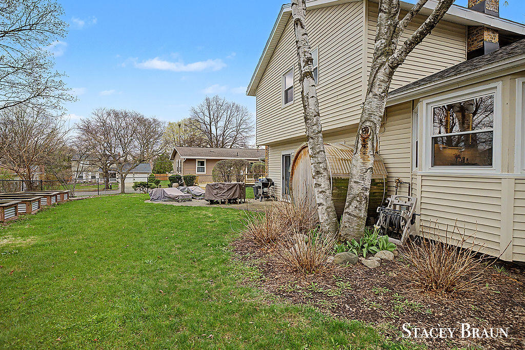 3045 Meadow Way Street SE Grand Rapids MI 49546