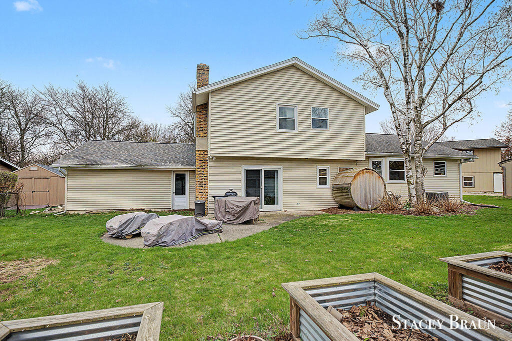 3045 Meadow Way Street SE Grand Rapids MI 49546