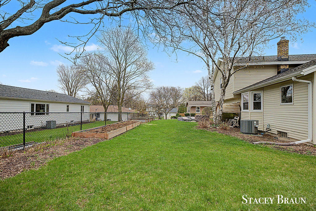 3045 Meadow Way Street SE Grand Rapids MI 49546
