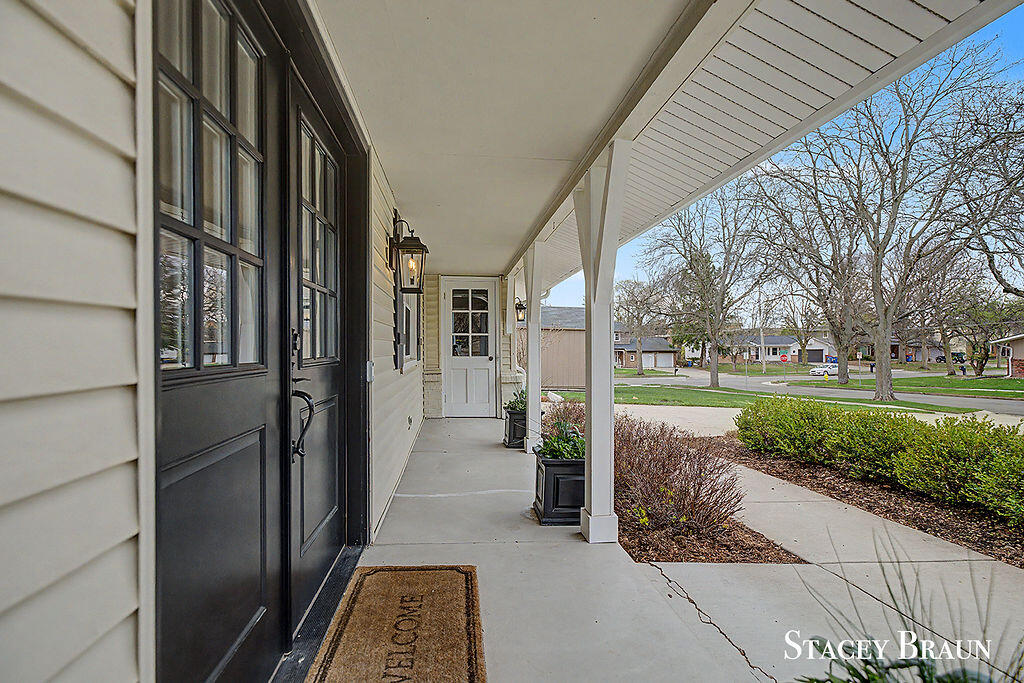 3045 Meadow Way Street SE Grand Rapids MI 49546