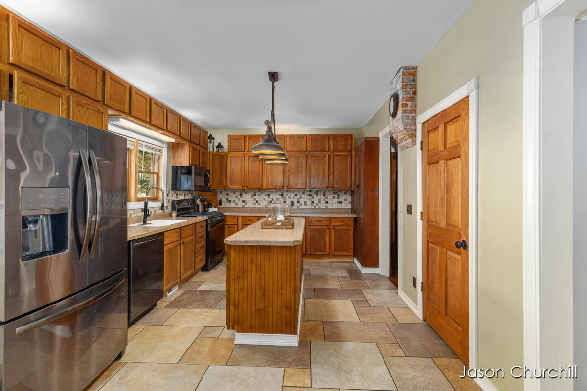 521 Trowbridge Street Allegan MI 49010