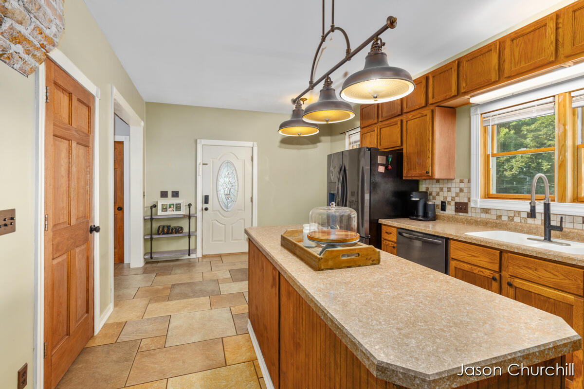 521 Trowbridge Street Allegan MI 49010