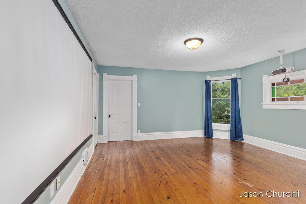 521 Trowbridge Street Allegan MI 49010